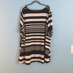 Avenue Tops - Avenue Black and White Shirt (Size: 30/32) Avenue Tops - Avenue Black and White Shirt (Size: 30/32)